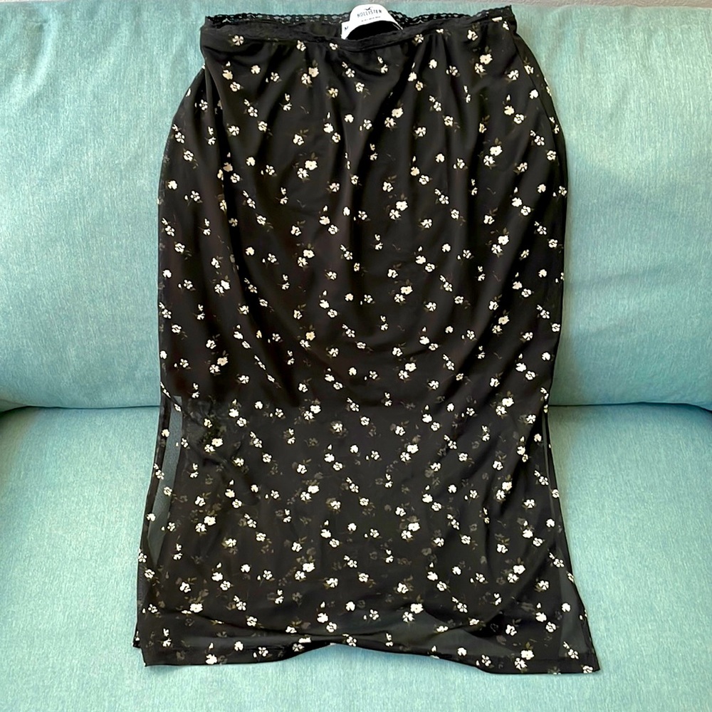 NWOT💮Hollister 💮 Miniskirt with sheer flower overlay Juniors Girls